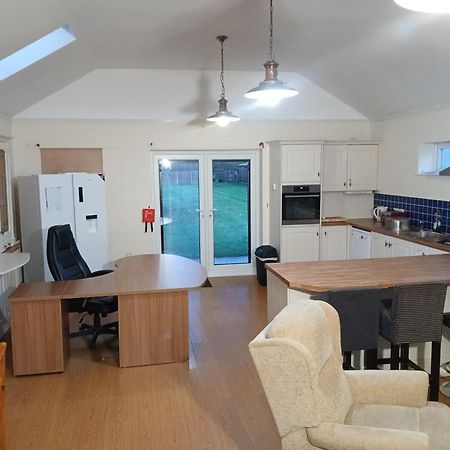 Pay2Stay Chester Buitenkant foto